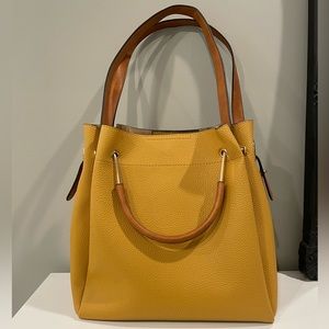 Super cute handbag. Only used a few times. Like new!